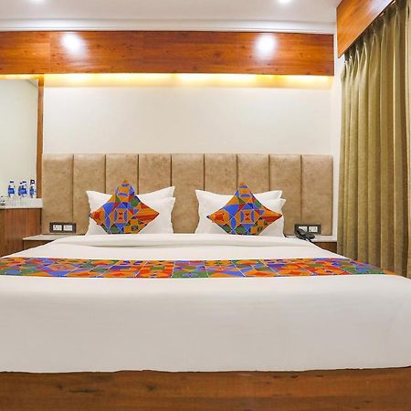 Fabhotel Golf Inn Golf Course Road Гургаон Экстерьер фото