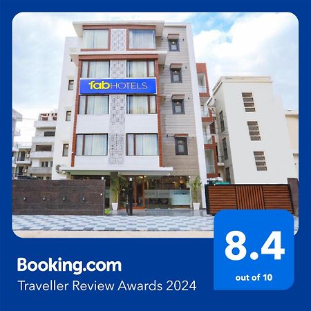Fabhotel Golf Inn Golf Course Road Гургаон Экстерьер фото