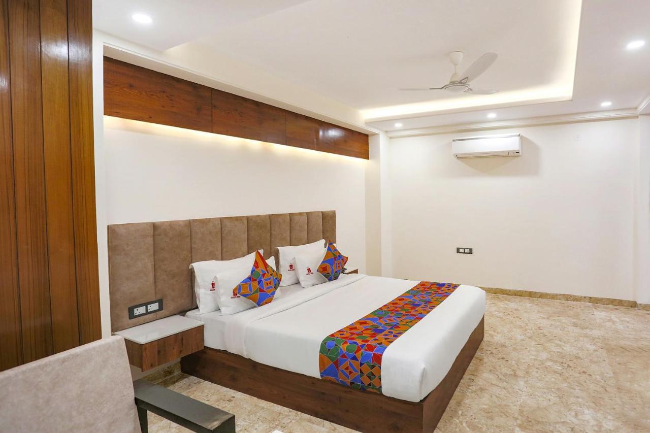 Fabhotel Golf Inn Golf Course Road Гургаон Экстерьер фото