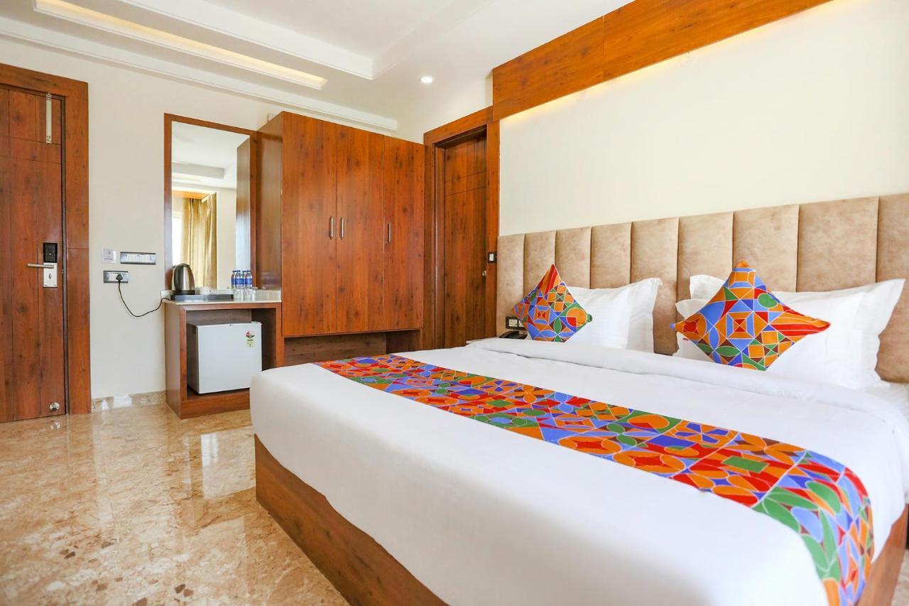 Fabhotel Golf Inn Golf Course Road Гургаон Экстерьер фото
