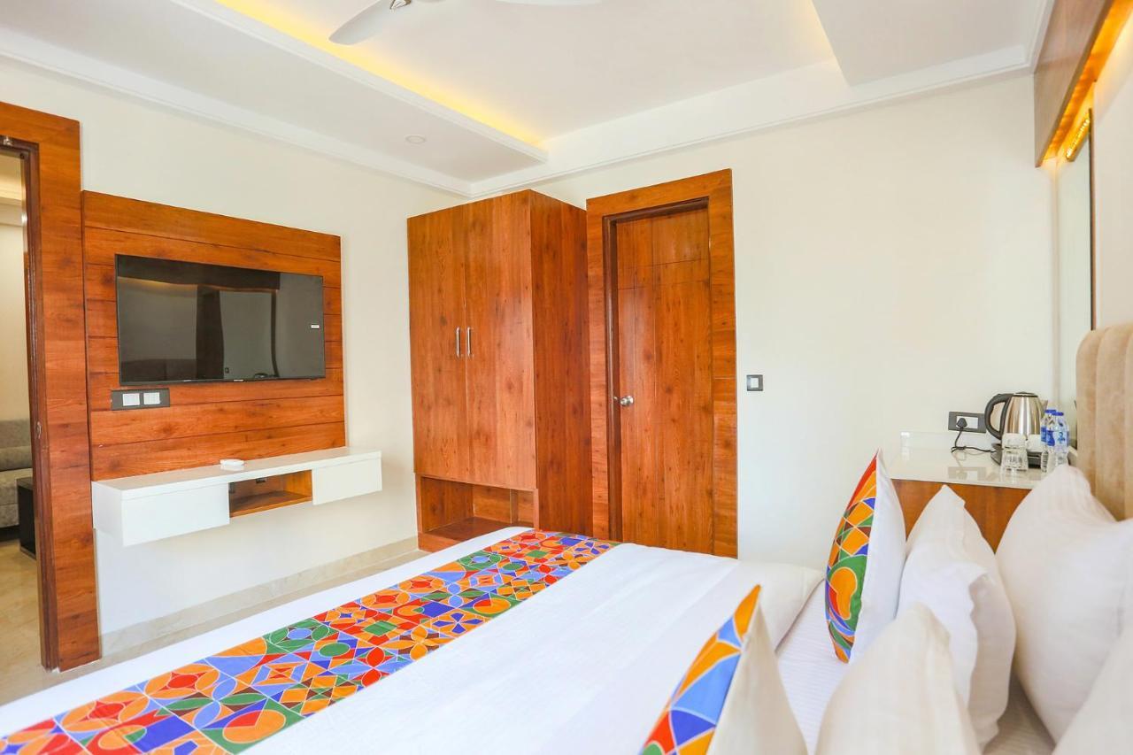 Fabhotel Golf Inn Golf Course Road Гургаон Экстерьер фото