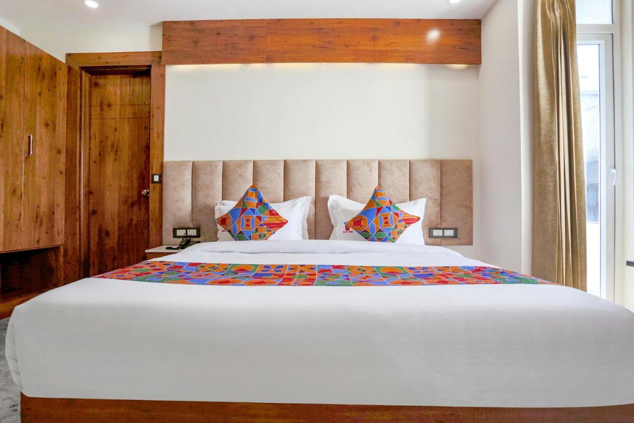 Fabhotel Golf Inn Golf Course Road Гургаон Экстерьер фото