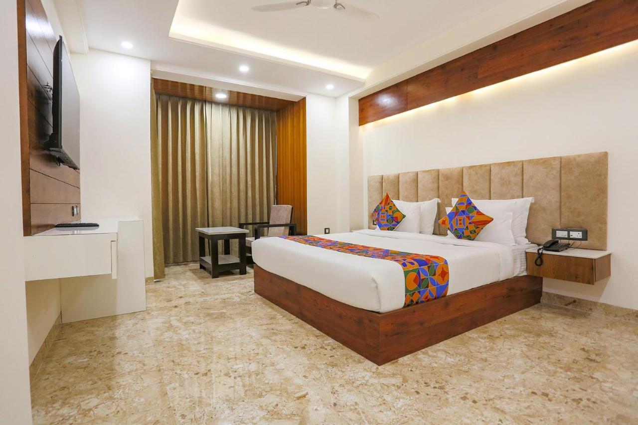 Fabhotel Golf Inn Golf Course Road Гургаон Экстерьер фото