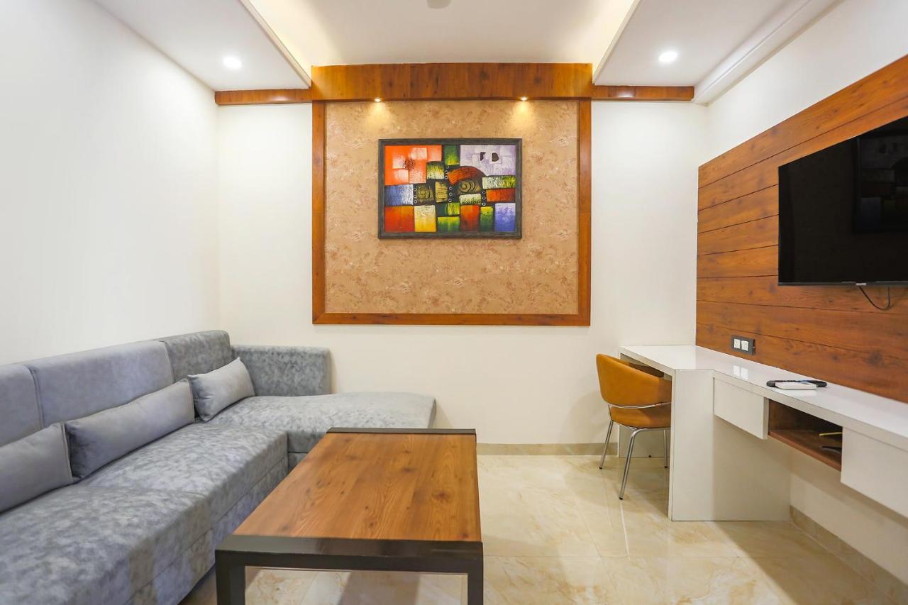 Fabhotel Golf Inn Golf Course Road Гургаон Экстерьер фото