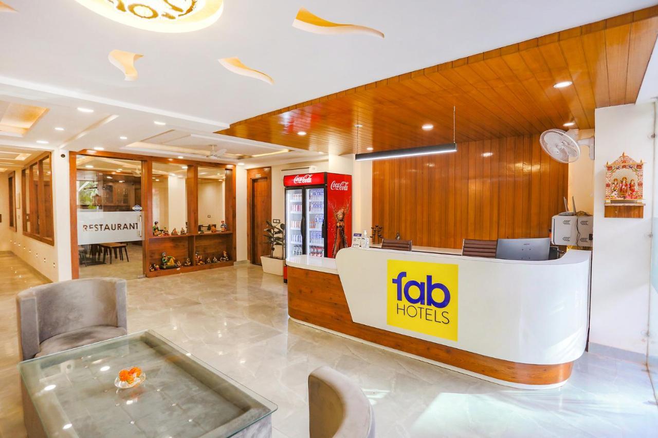 Fabhotel Golf Inn Golf Course Road Гургаон Экстерьер фото