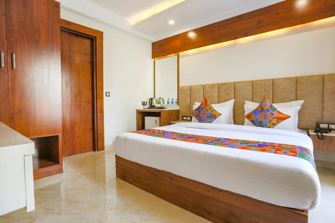 Fabhotel Golf Inn Golf Course Road Гургаон Экстерьер фото